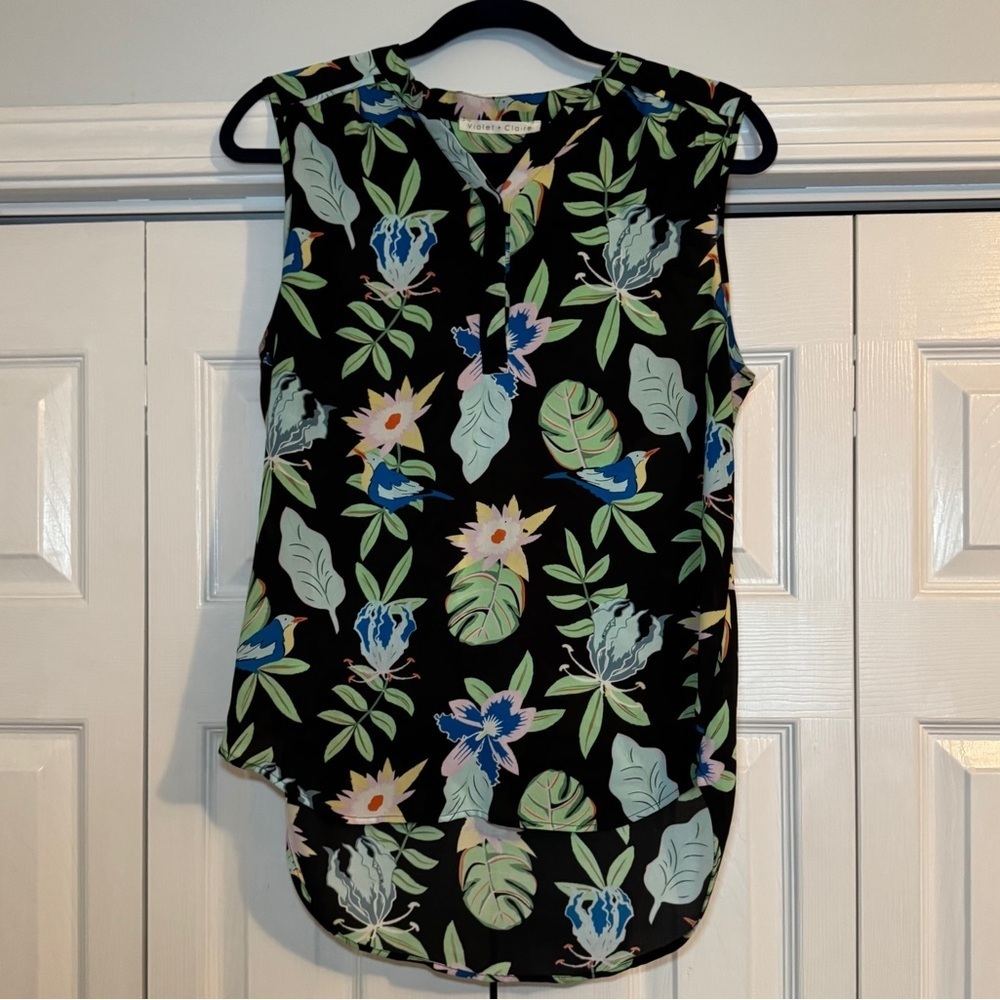 Violet + Clair women’s sleeveless blouse tropical print size medium